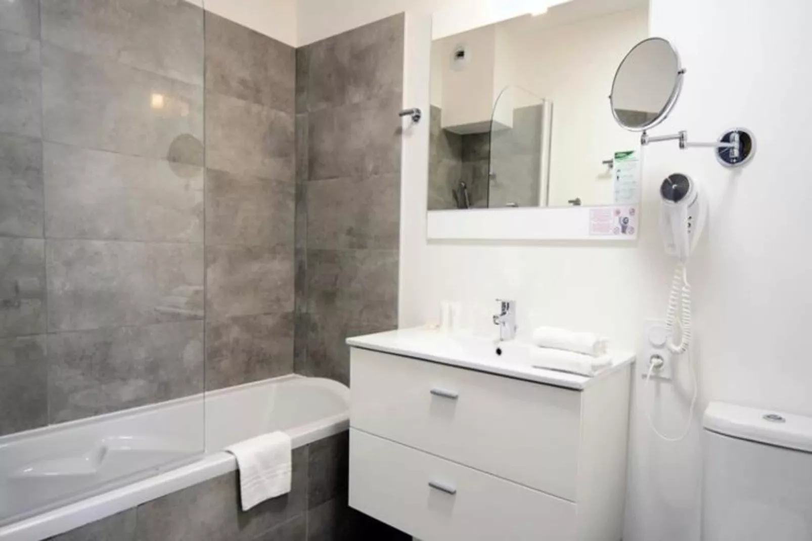 Appart'hôtel Odalys Colombélie-Badkamer