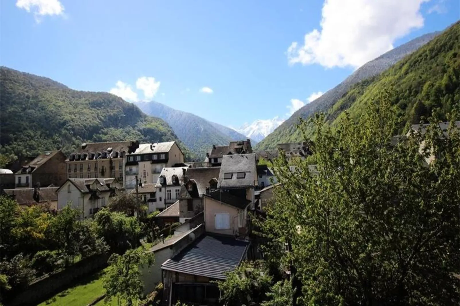Résidence Sentein-Buitenkant zomer