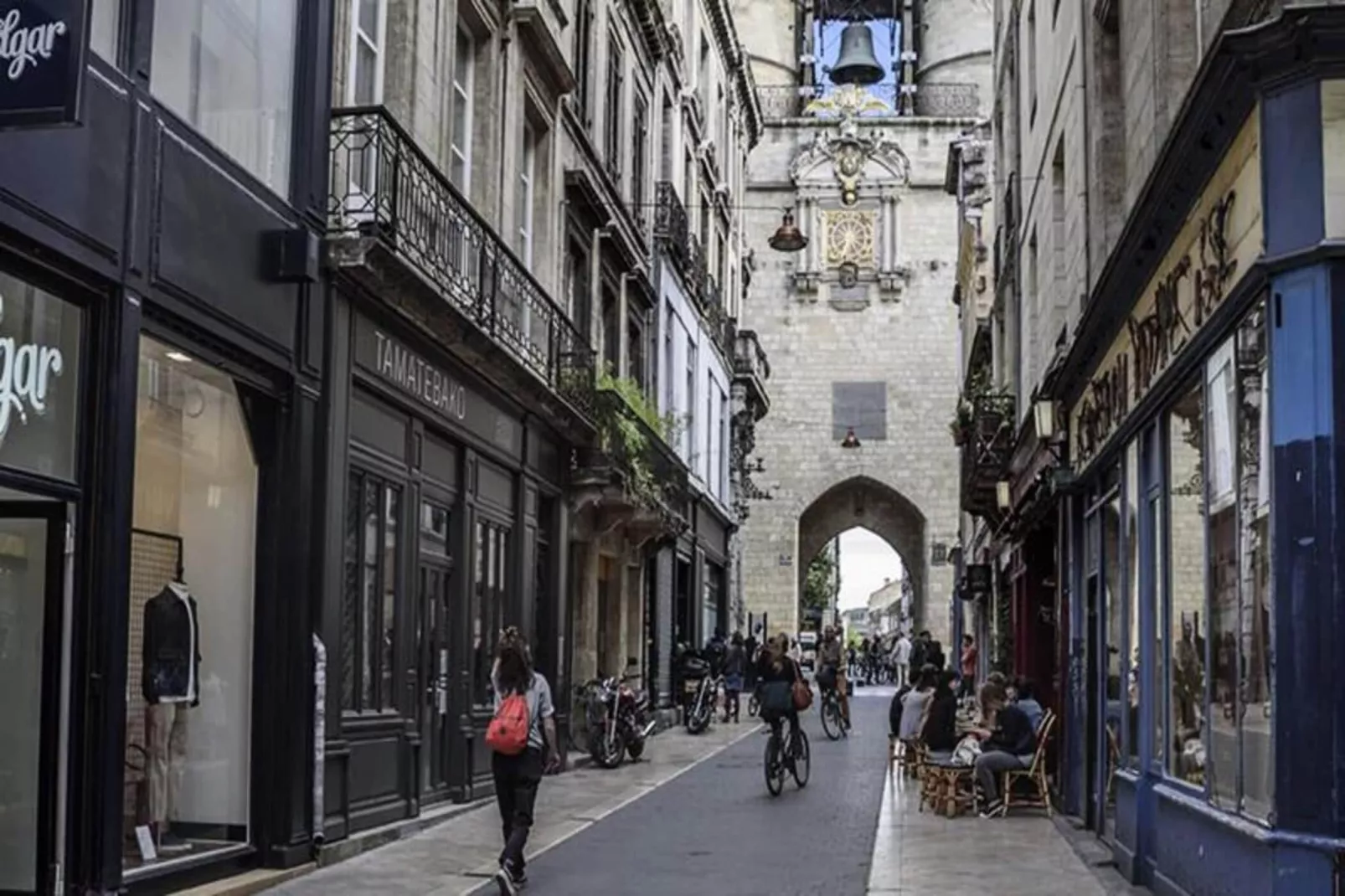 Bel Appartement Parfaitement R&eacute;nov&eacute; Pour 2, Face &agrave; La Gare Saint-jean-Gebieden zomer 1km