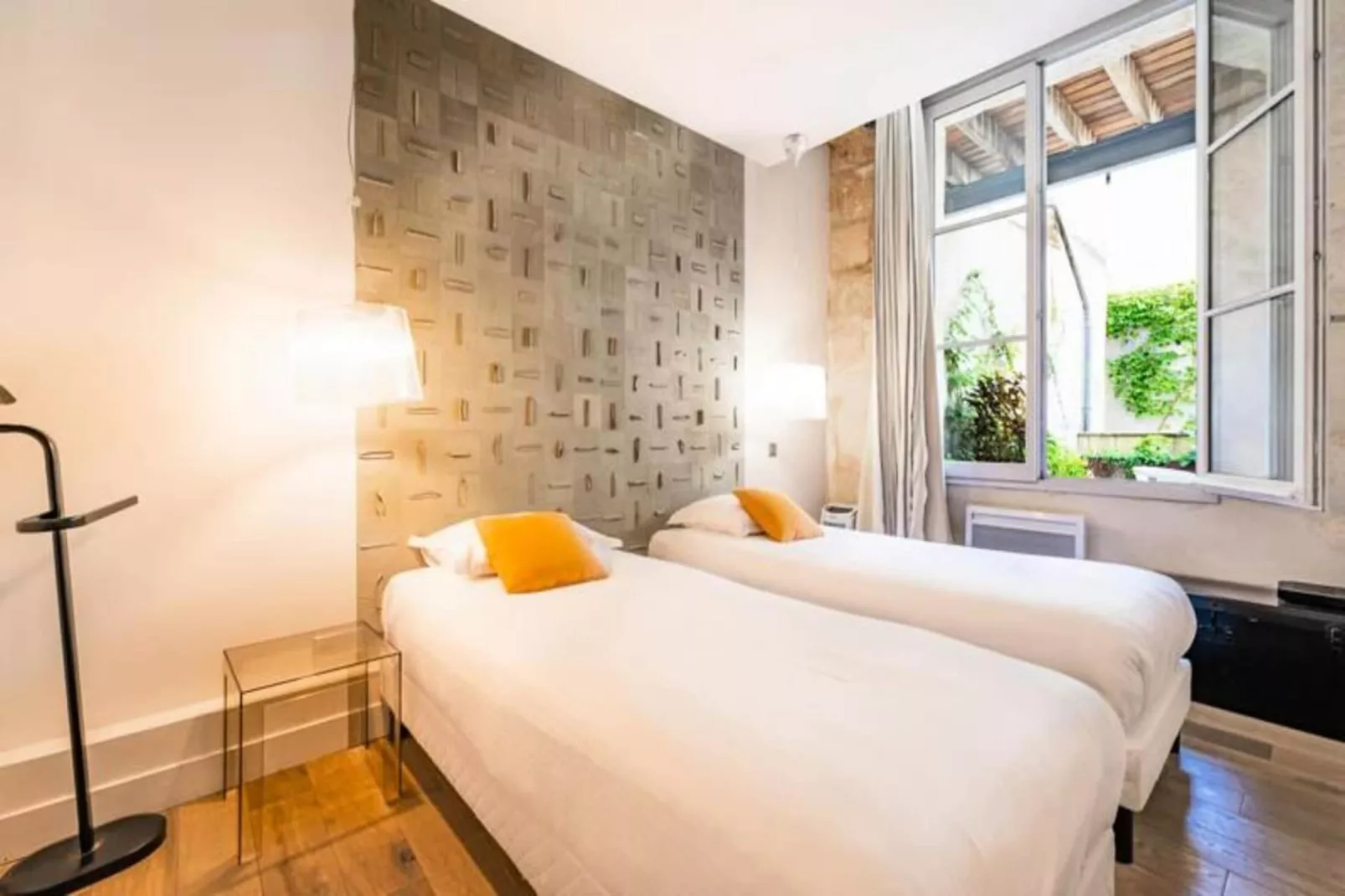 Magnifique Appartement 2 Chambres Avec Terrasse-Buitenkant zomer