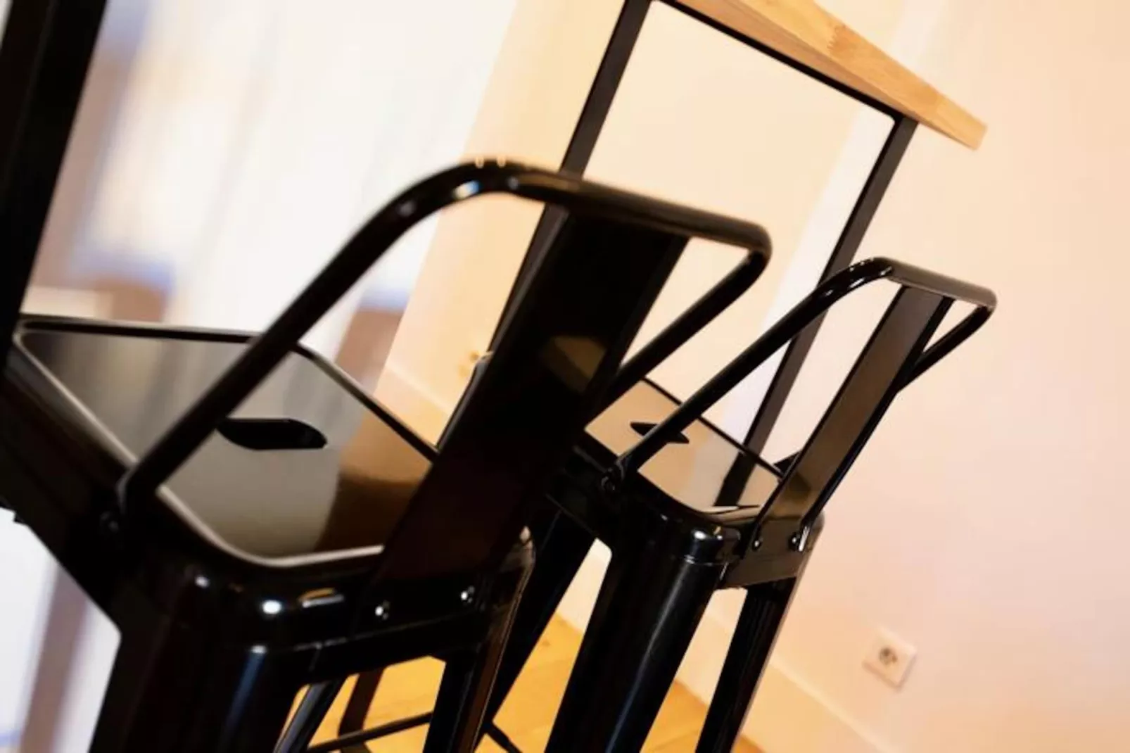 Les Toits De Sainte Ursule-Image-tags.