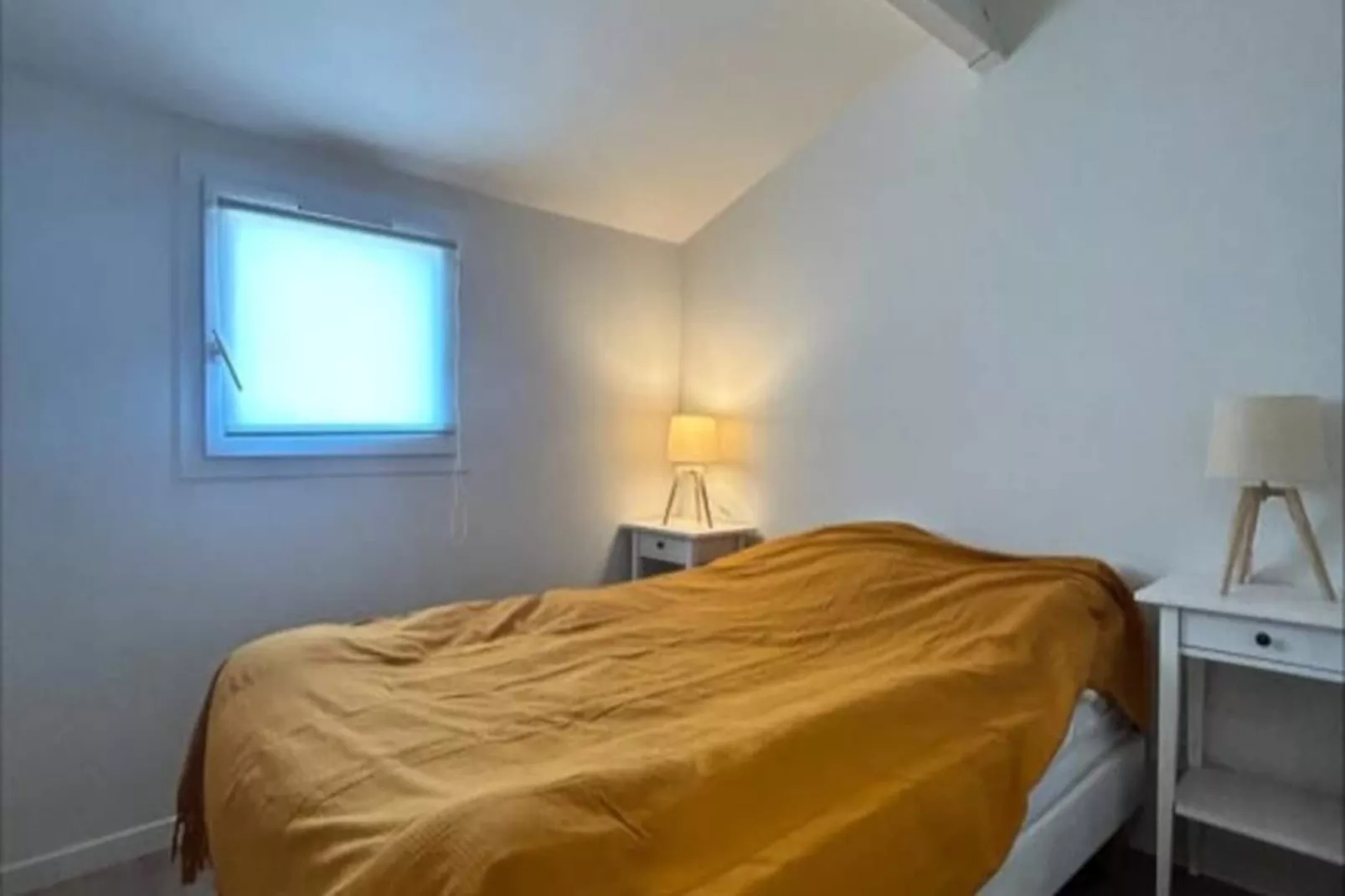 La Coquette En Bord De Plage-Image-tags.