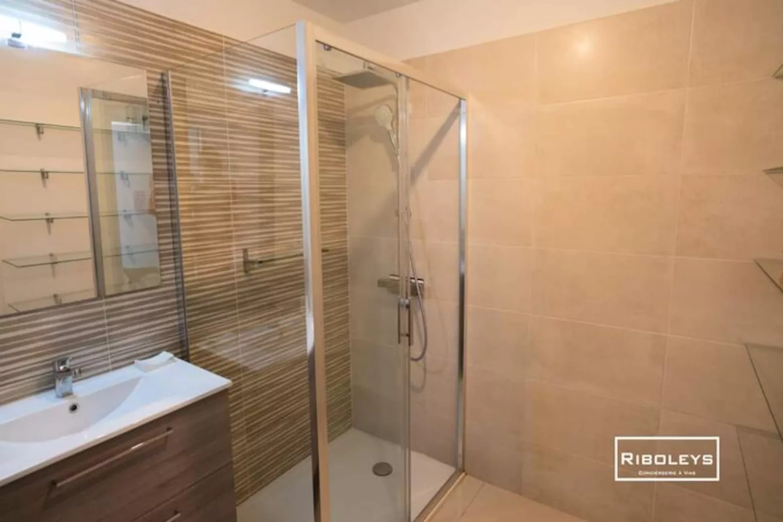 Grand T3 Neuf Climatis&eacute; Avec Wifi &agrave; 100m De La Plage-Image-tags.