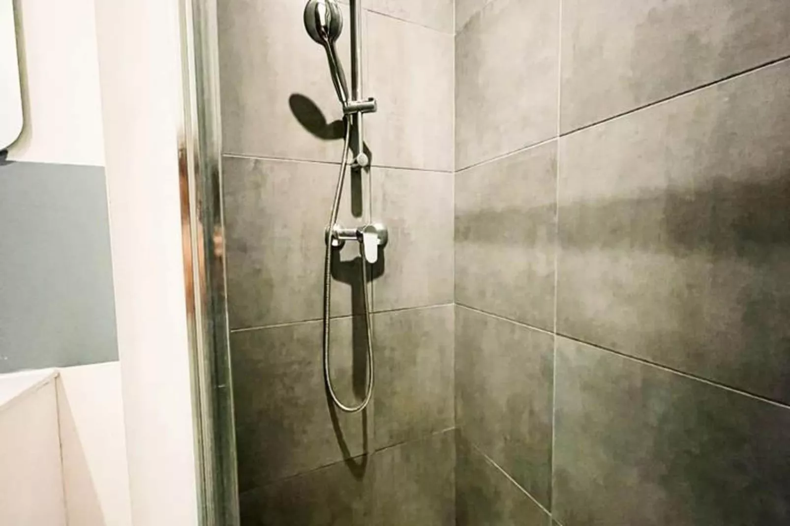 | Blue Lagoon 🩵| T3 6 Pax | Caserne De Bonne-Badkamer