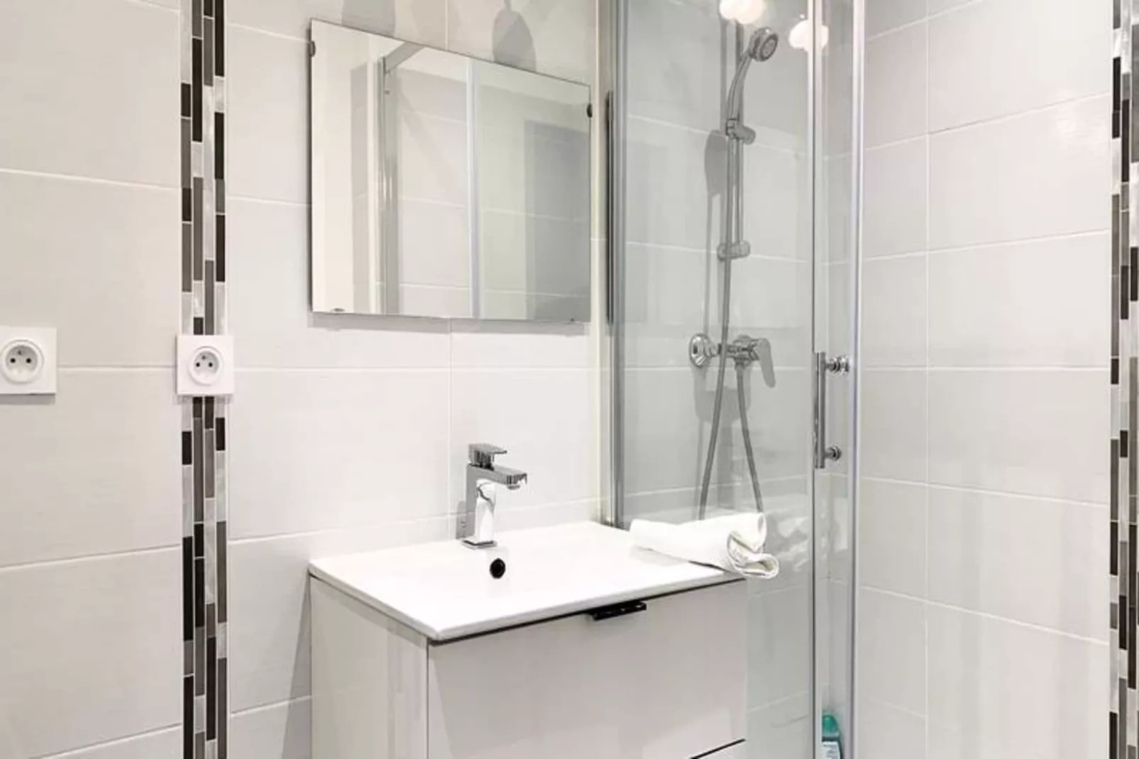 | Light Pink |t2 Proche Jaur&egrave;s, Estacade | Lumineux 🦩-Badkamer