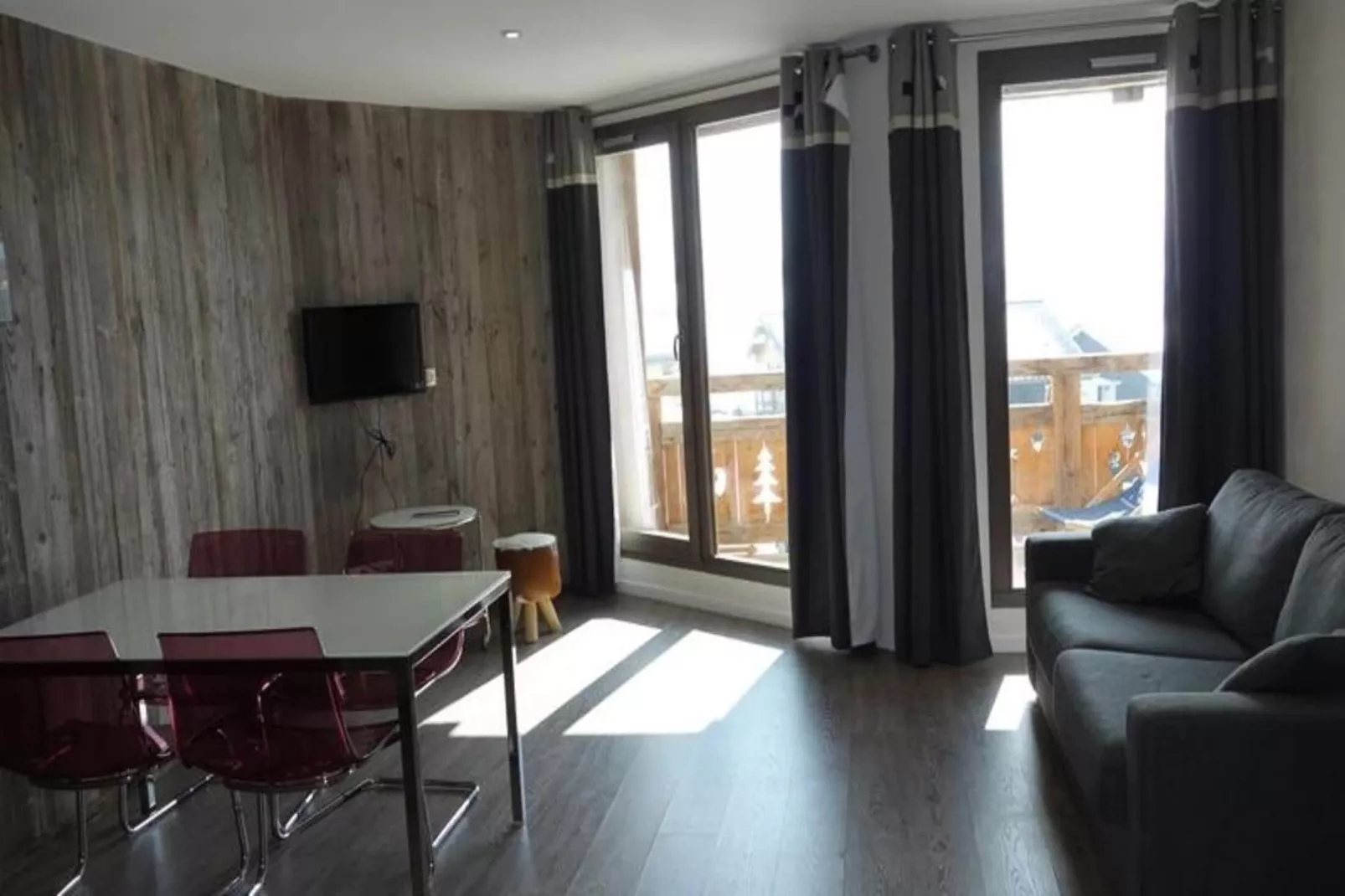 Résidence Taburle-Buitenkant zomer