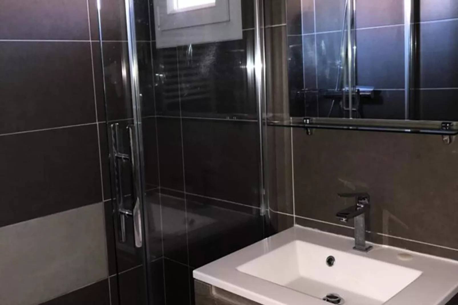 Résidence Sures A-Badkamer