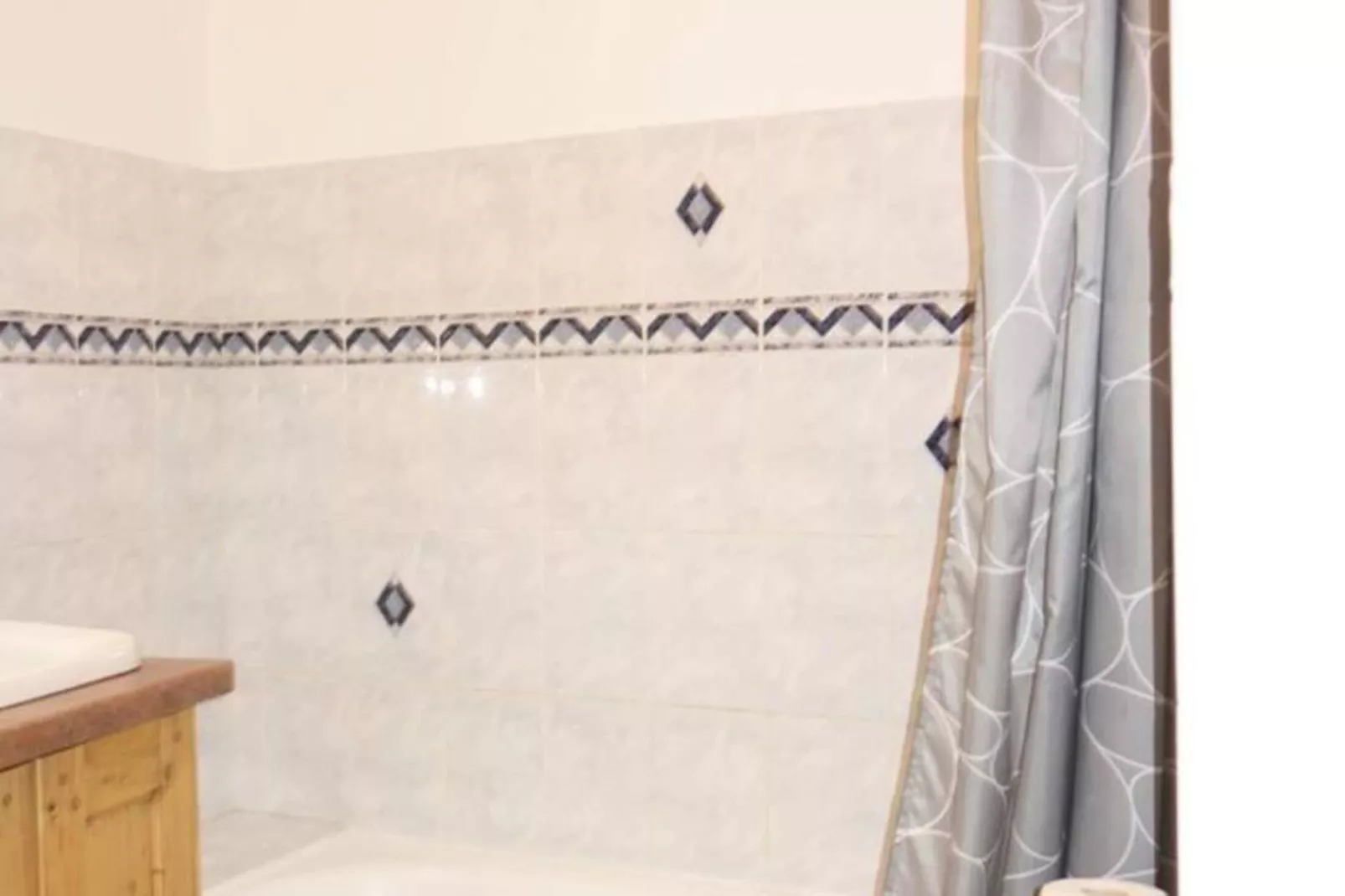 Résidence Obiou-Buitenkant zomer