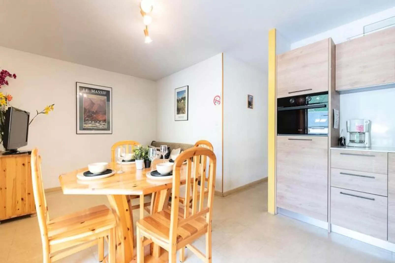 Résidence Montsegu-Eetkamer