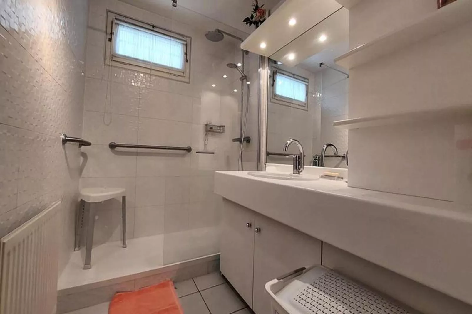 Résidence La Cerisaie-Badkamer