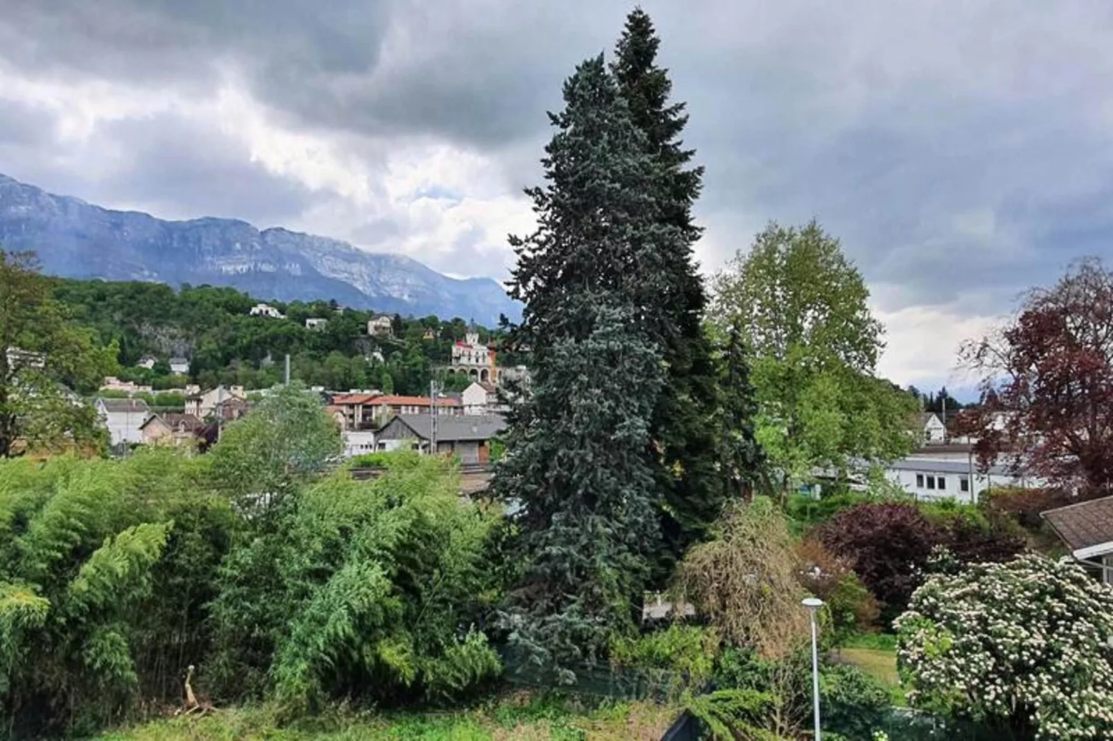 Résidence Le Clos Des Merisiers-Tuinen zomer