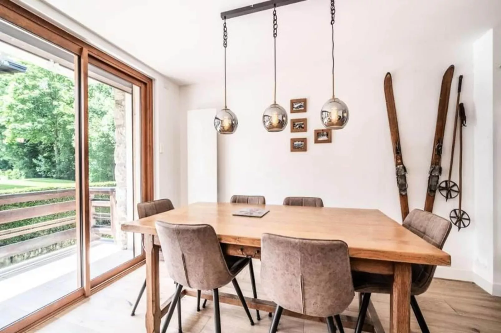 Résidence Ressachaux-Eetkamer