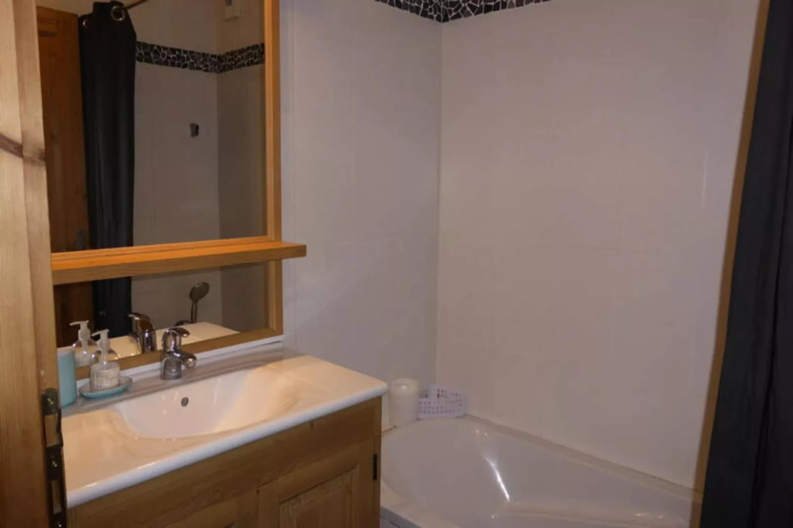 Résidence Cressoua-Buitenkant zomer