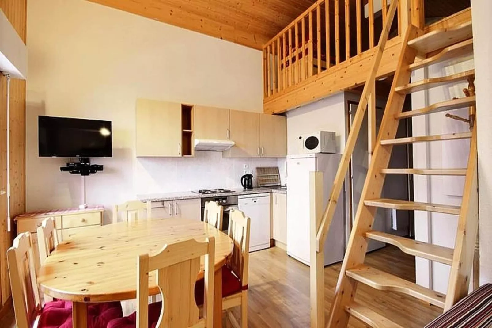 Appartements à Saint Jean d'Aulps-Eetkamer