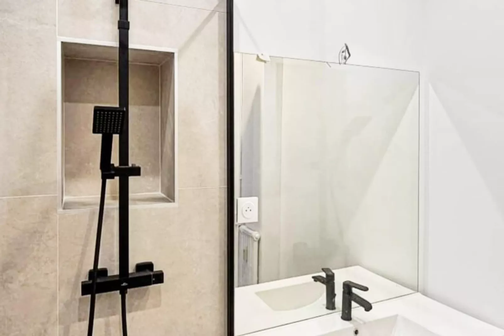 Appartement Refait &agrave; Neuf Dans Le Quartier Latin Paris 5e-Buitenkant zomer