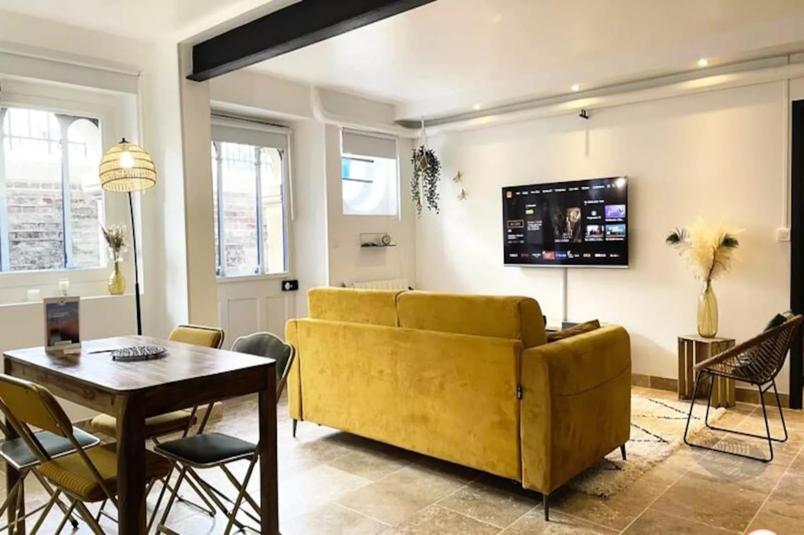 🚂 The Central Station - Parking - 50m Gare-Image-tags.