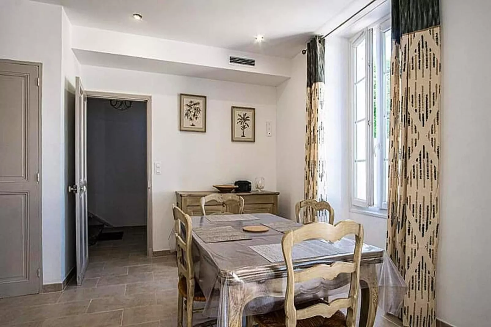 Maison Avec Jardin Proche Du Centre-ville Isle-sur-la-sorgue-Eetkamer