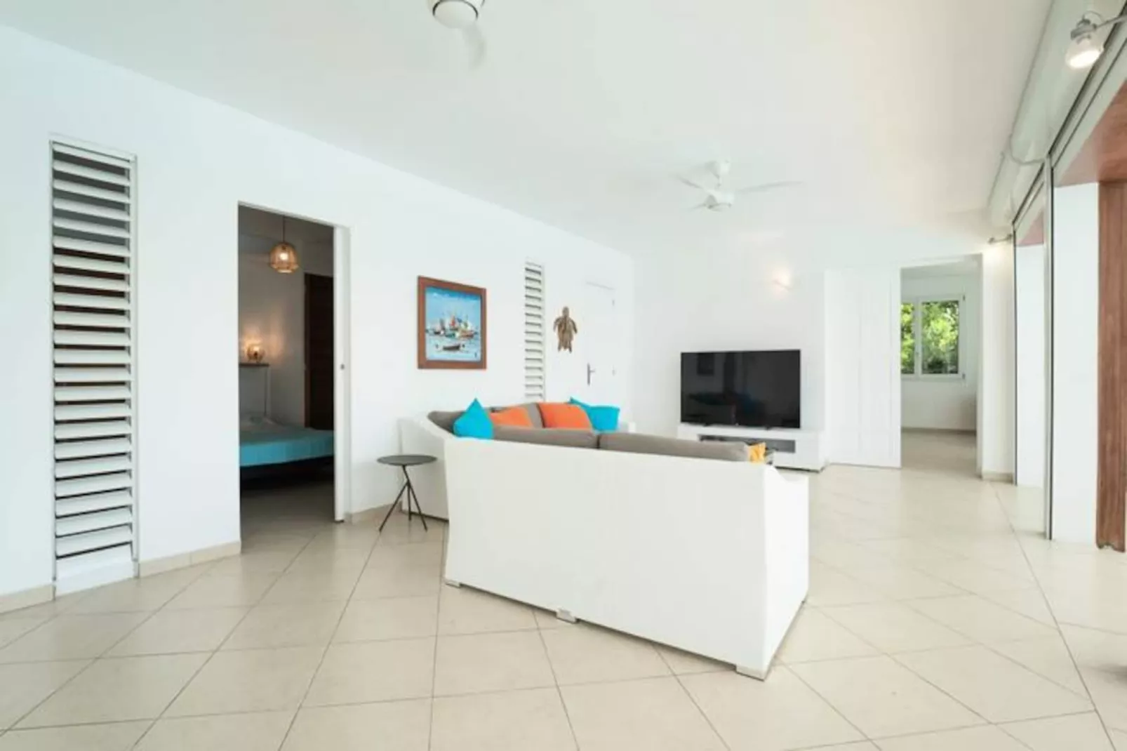 Villa Nora-Image-tags.