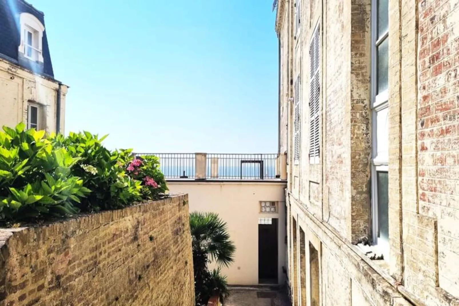 ⛵ Les Petites Roches - Acc&egrave;s Plage Priv&eacute;-Image-tags.