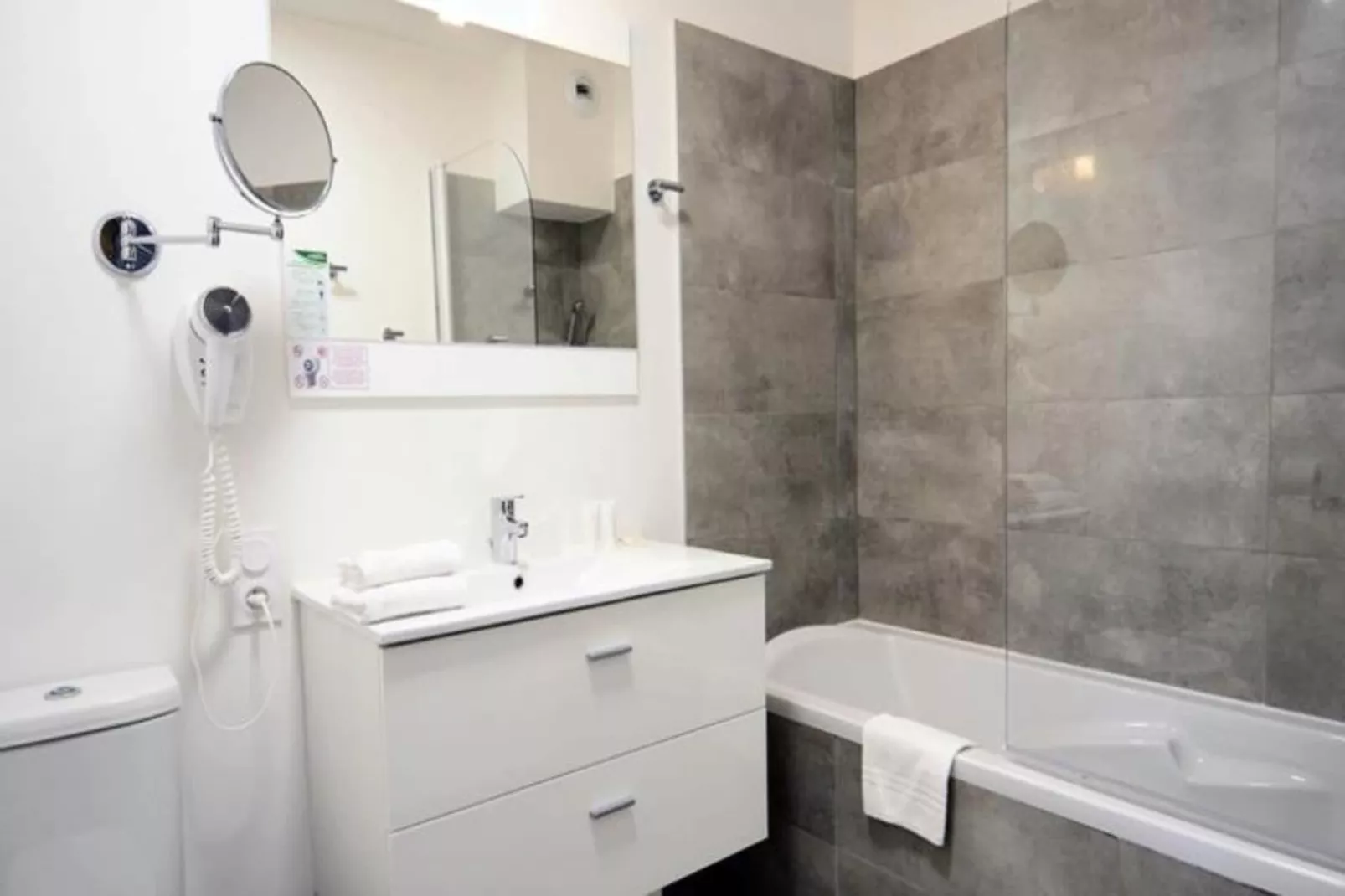 Appart'hôtel Odalys Colombélie-Badkamer