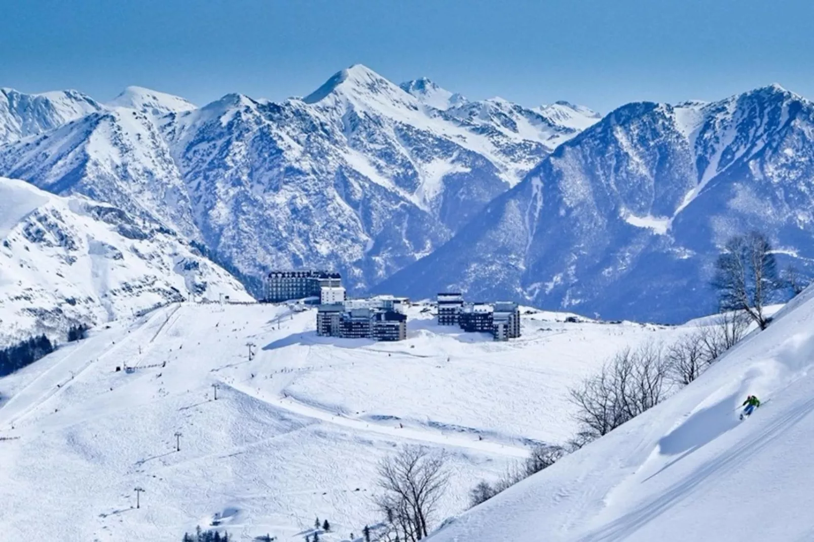 Résidence Sentein-Buitenkant zomer