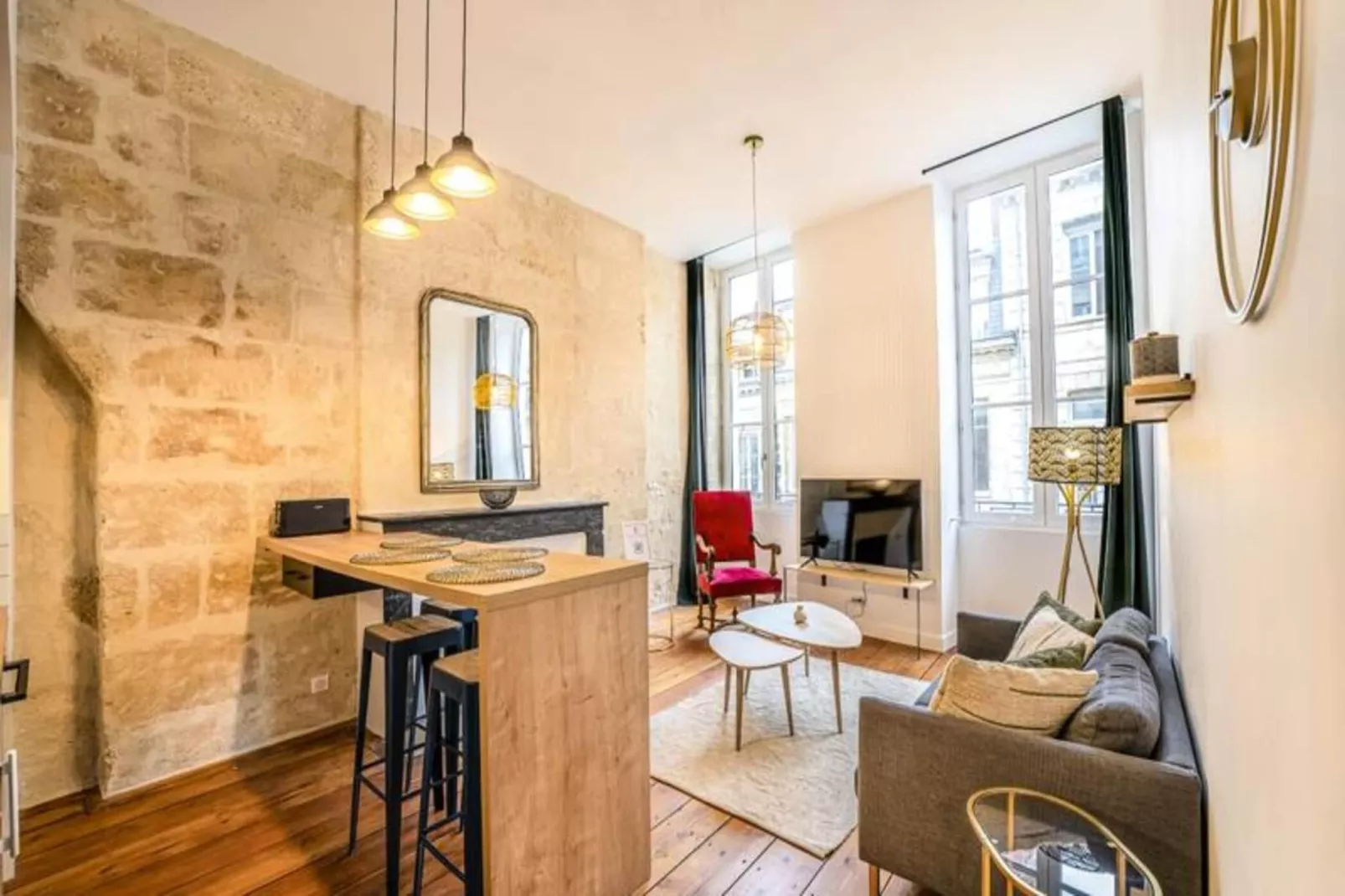 Charmant Et Rayonnant Appartement De 55 M&sup2; Situ&eacute; Dans Le Coeur De Bordeaux-Woonkamer