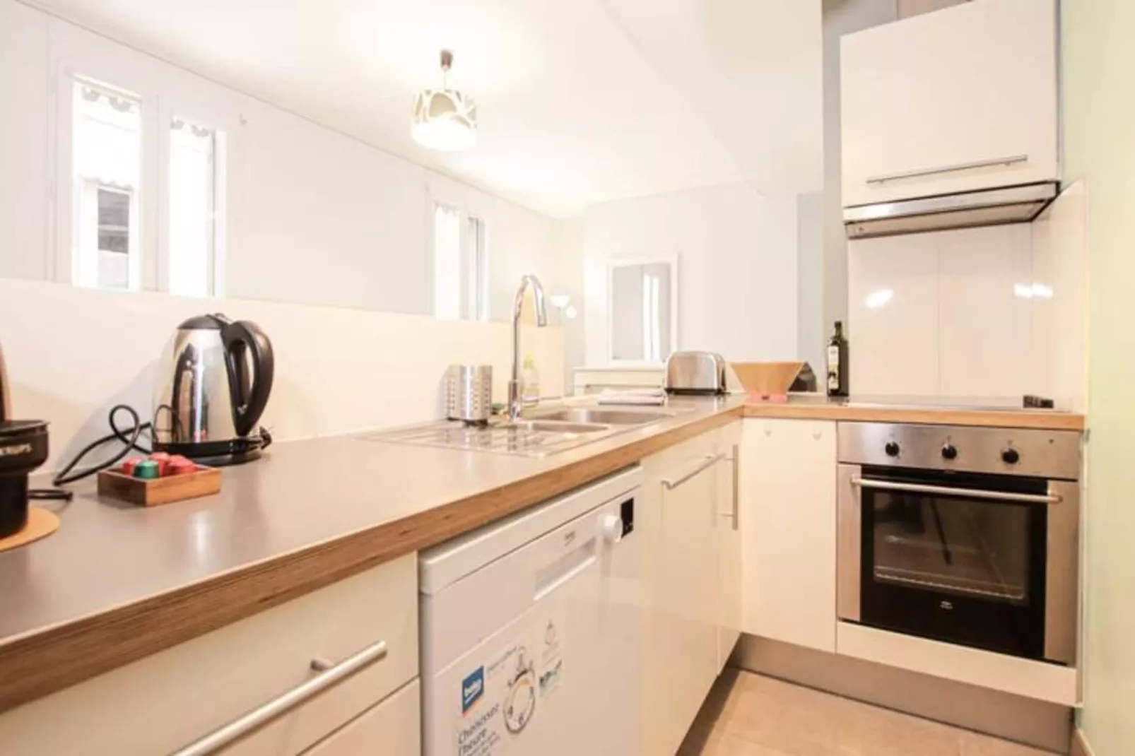 Superbe T2 Aux Prestations De Qualit&eacute; Au Jardin Public Pour 4 Personnes-Keuken