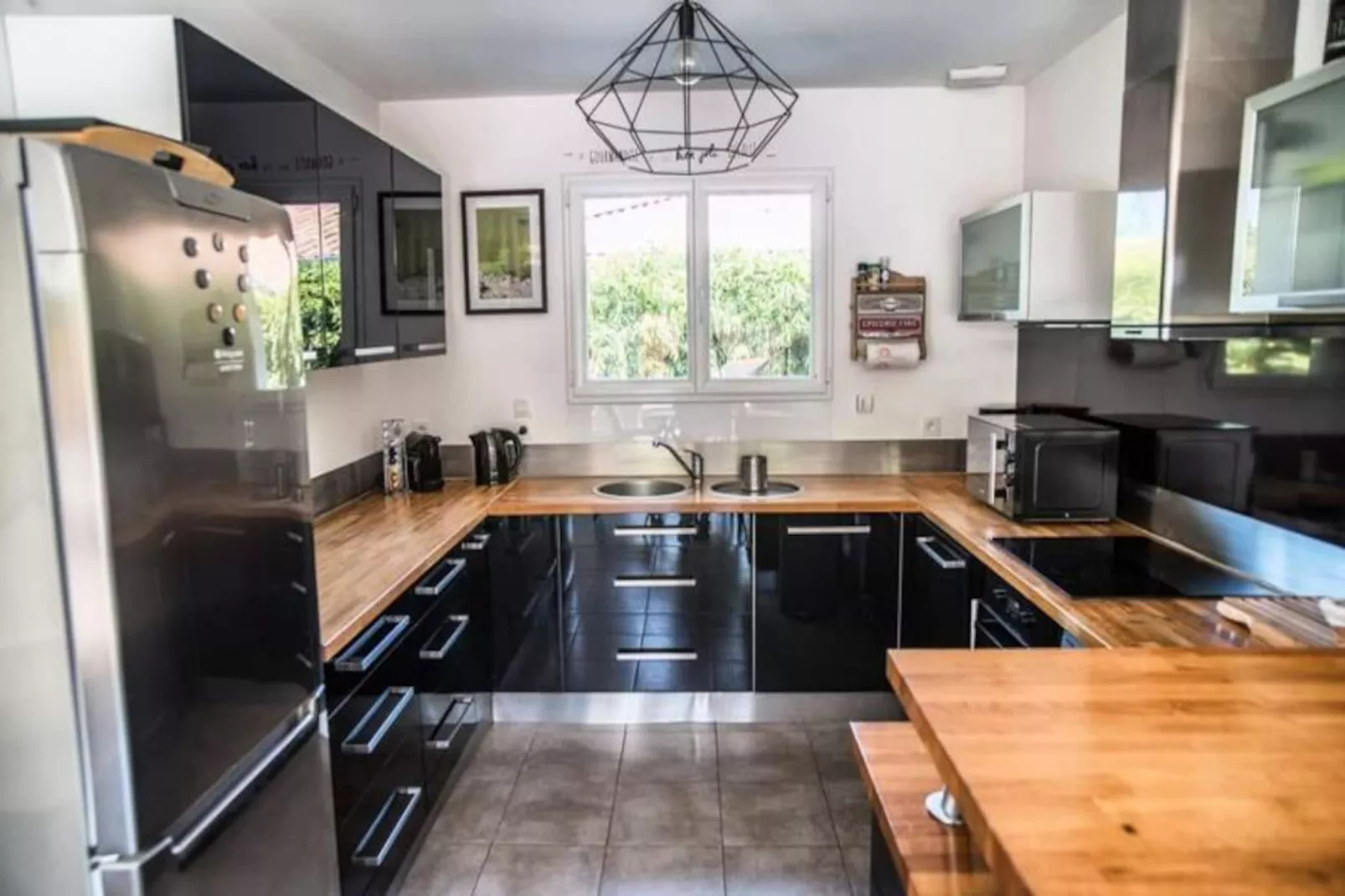 Villa Au Charme Familial Avec Belle Terrasse Et Piscine Chauff&eacute;e-Image-tags.