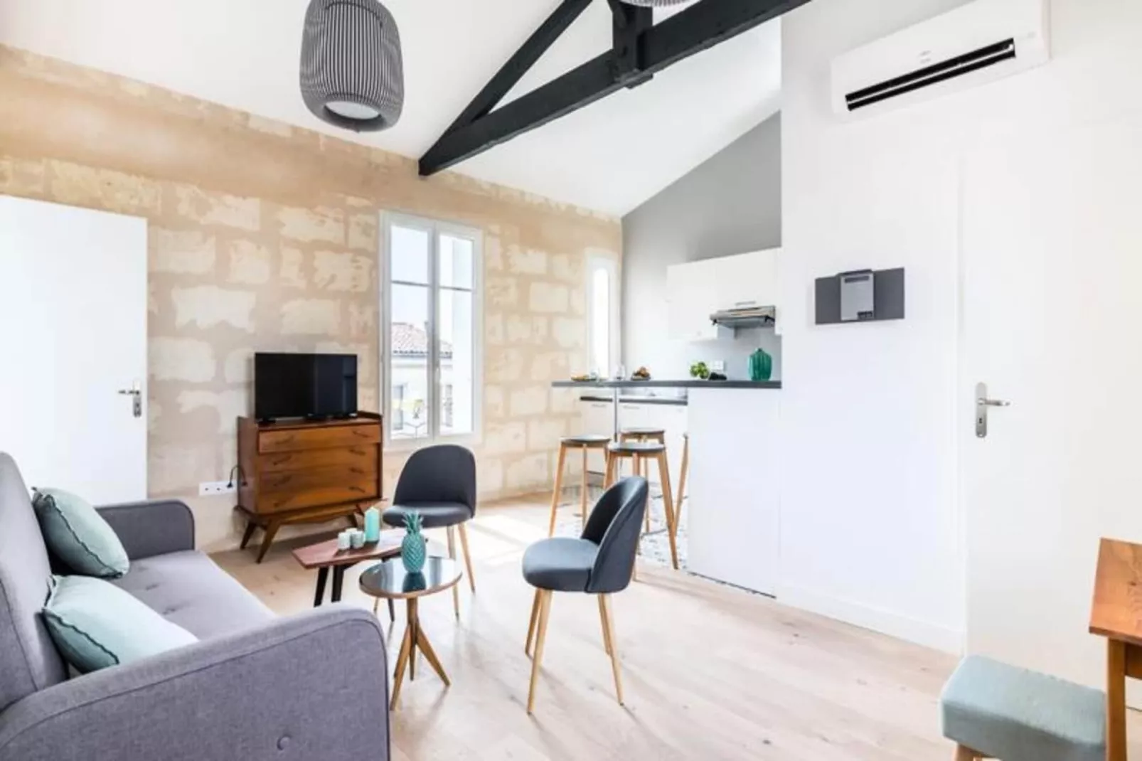 Superbe Appartement En Plein C&oelig;ur Des Chartrons-Eetkamer
