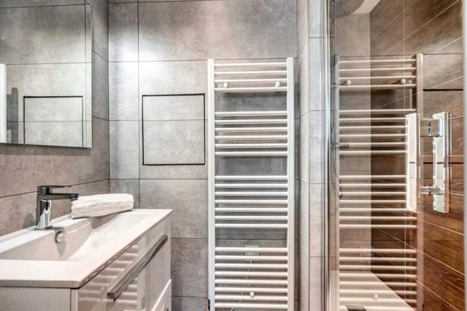 | Beau T2 Enti&egrave;rement R&eacute;nov&eacute; Dans L'hyper Centre, Face Gare 🚅-Badkamer