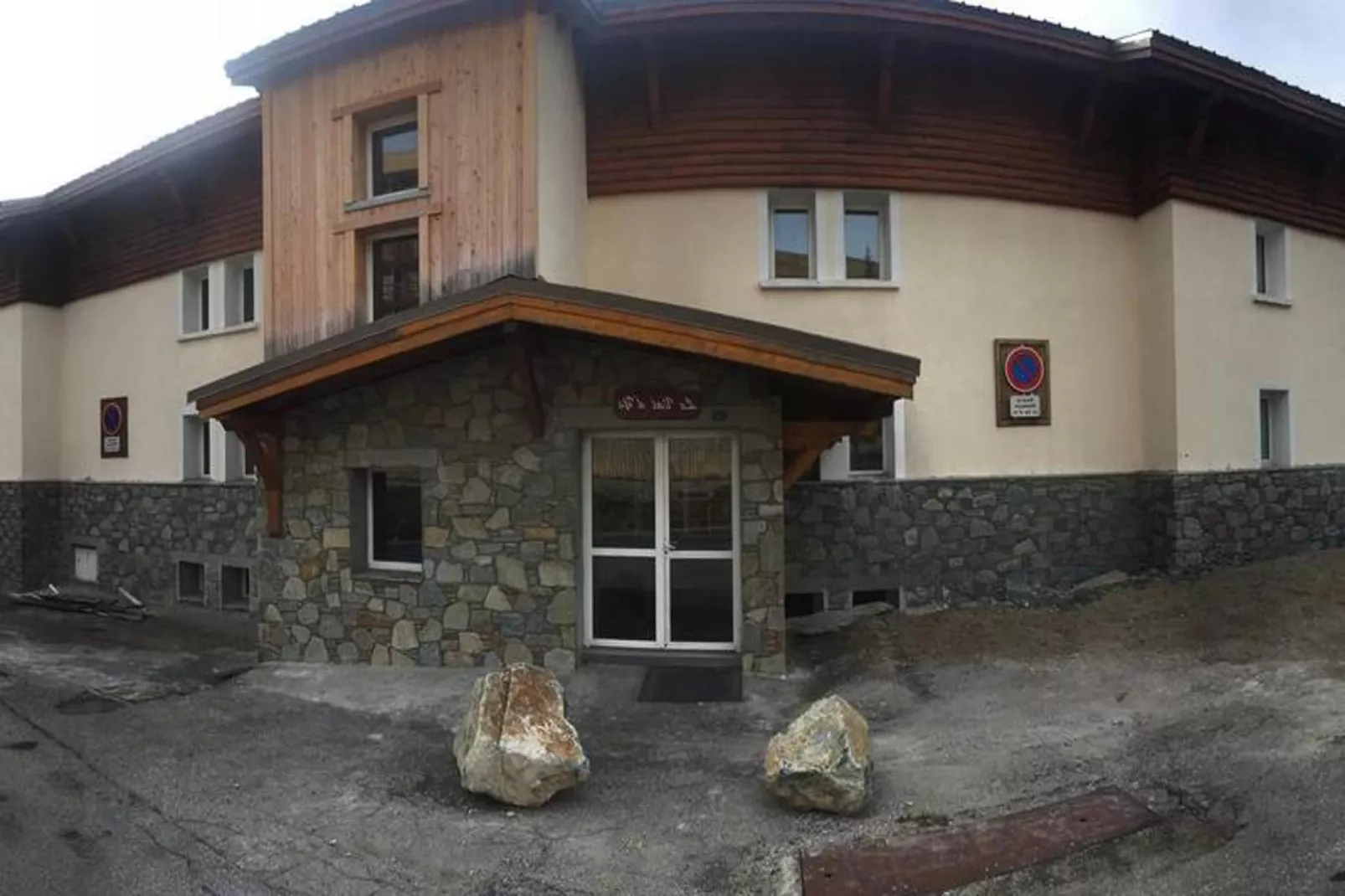 Résidence Val D'ys-Buitenkant zomer