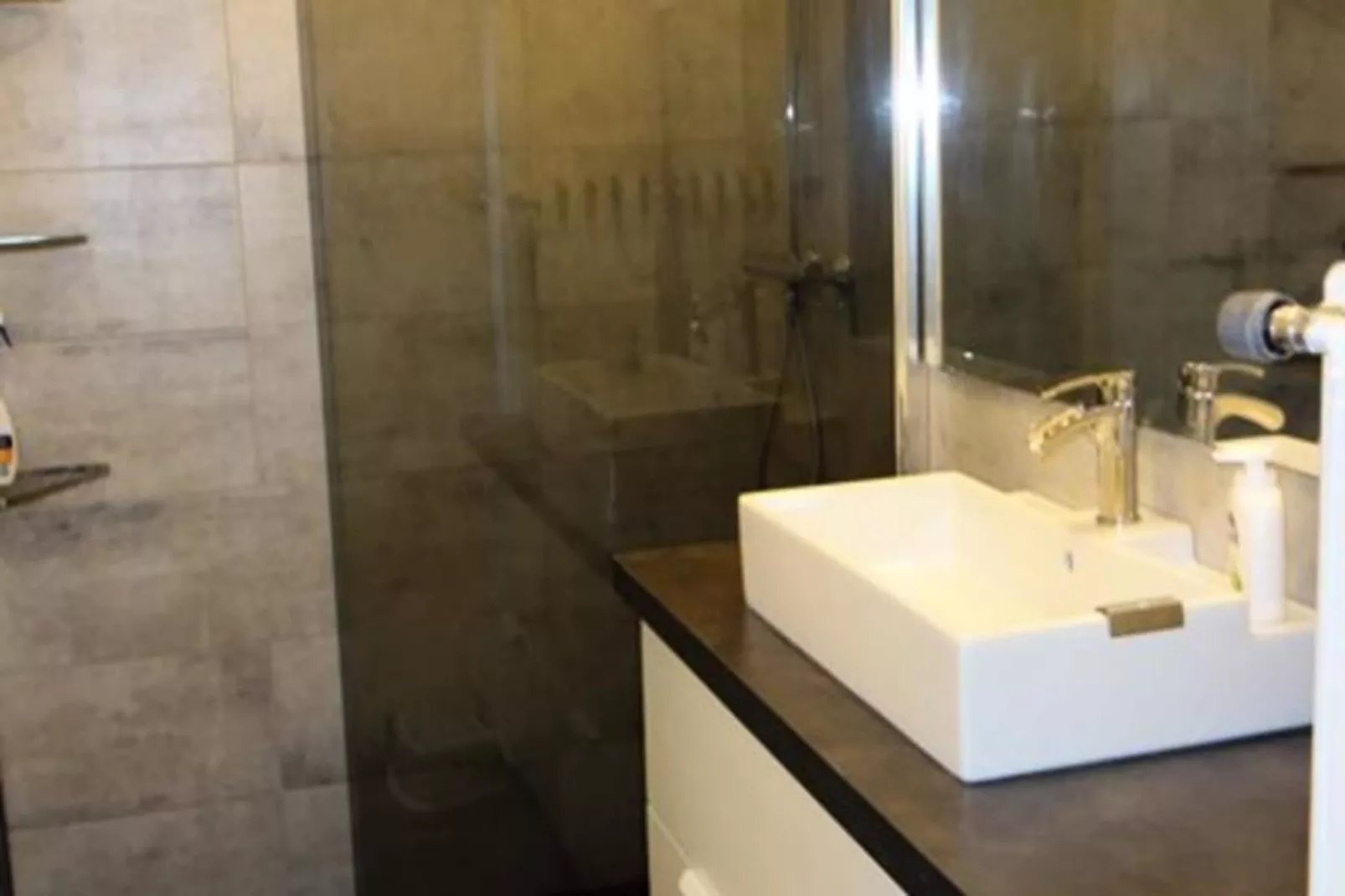 Résidence Choucas-Buitenkant zomer