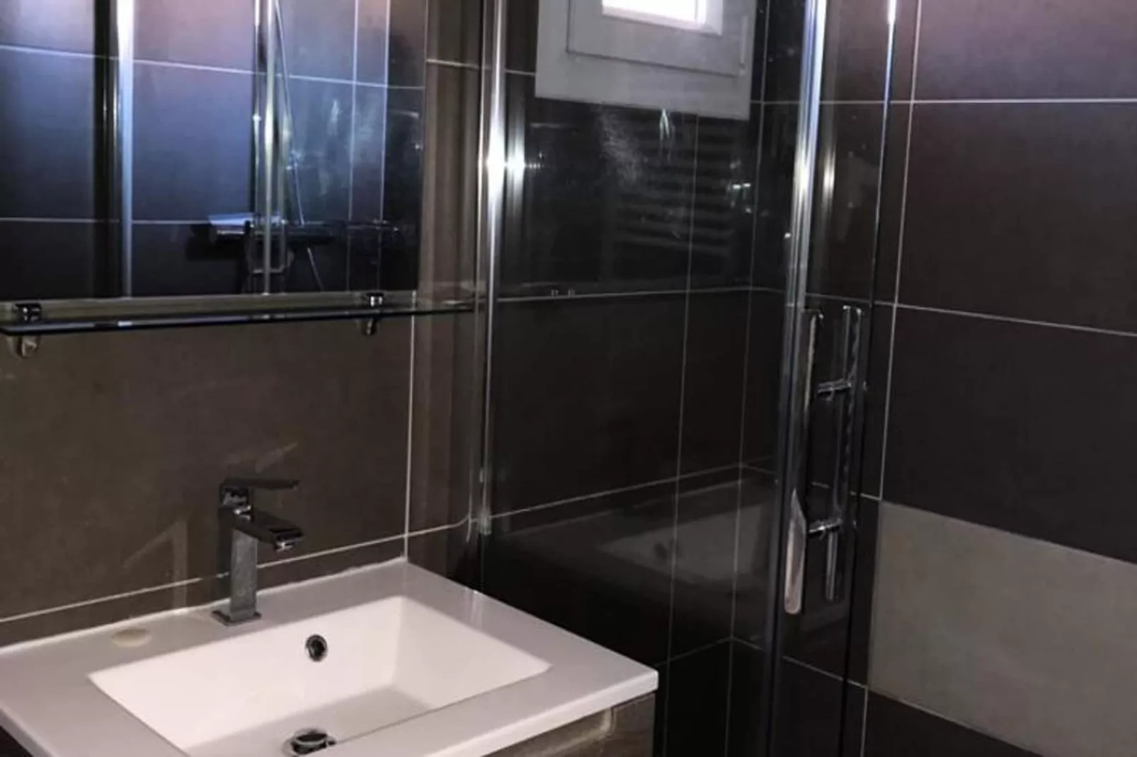 Résidence Sures A-Badkamer