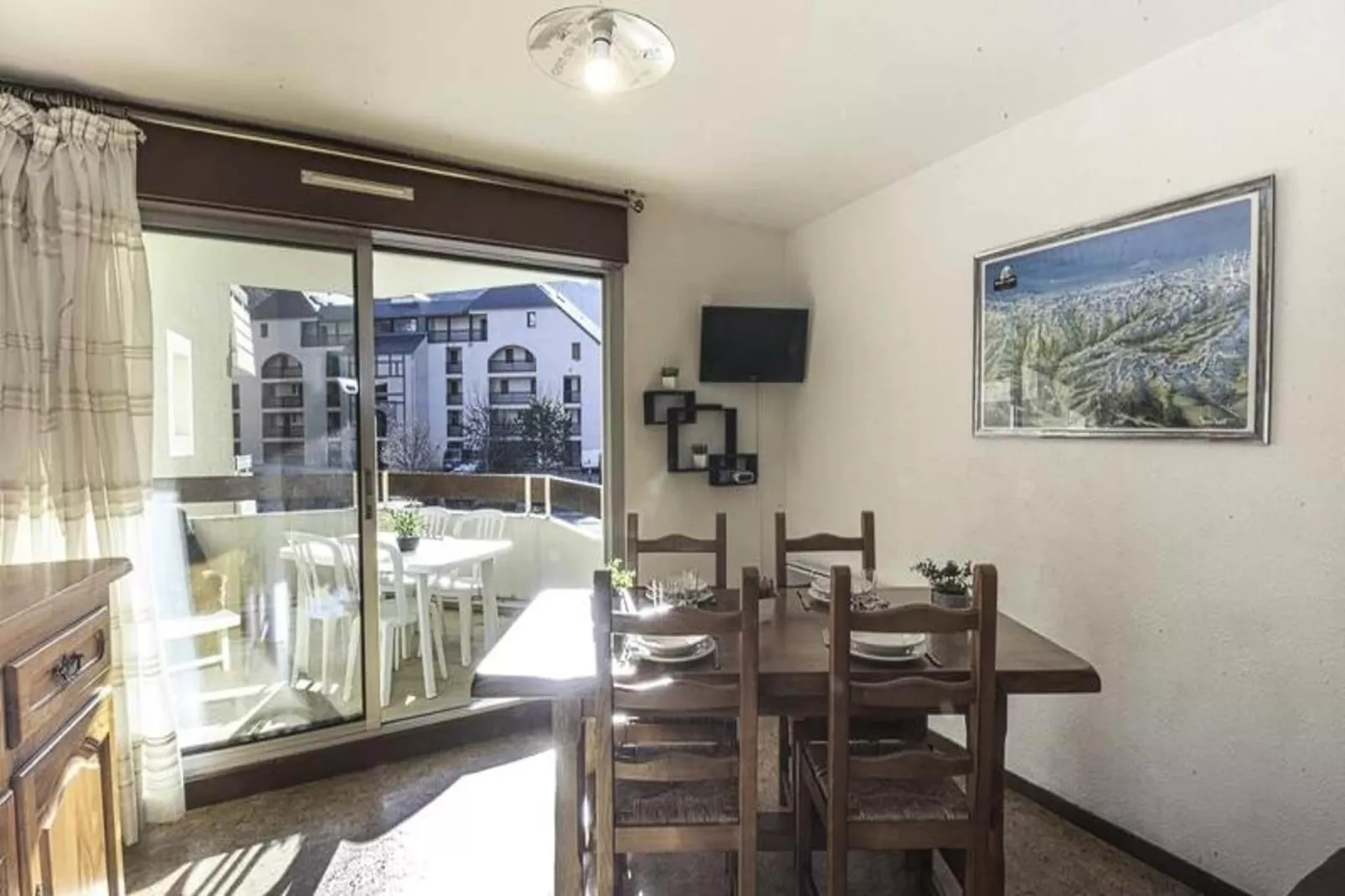 Résidence H.th.ii:bat.6-Eetkamer