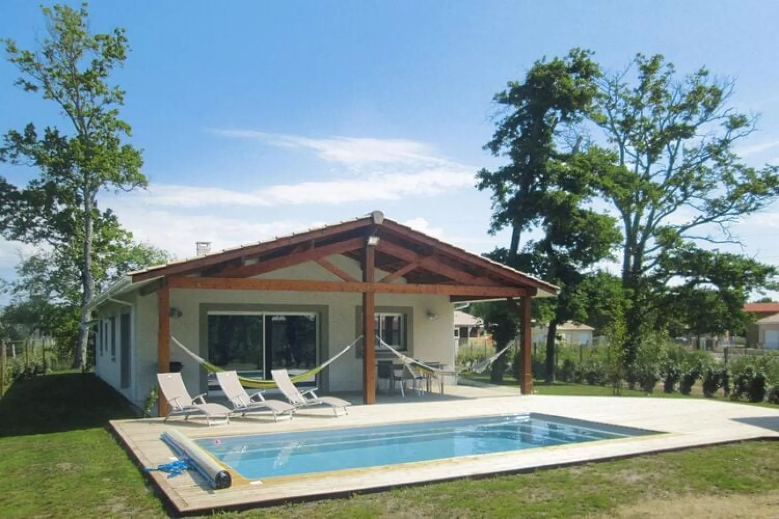 Holiday home with pool Grayan-et-l'Hôpital