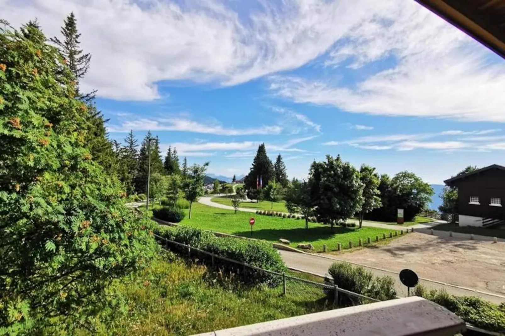 Chalet En Rondins ,  Sommet Du Revard-Image-tags.