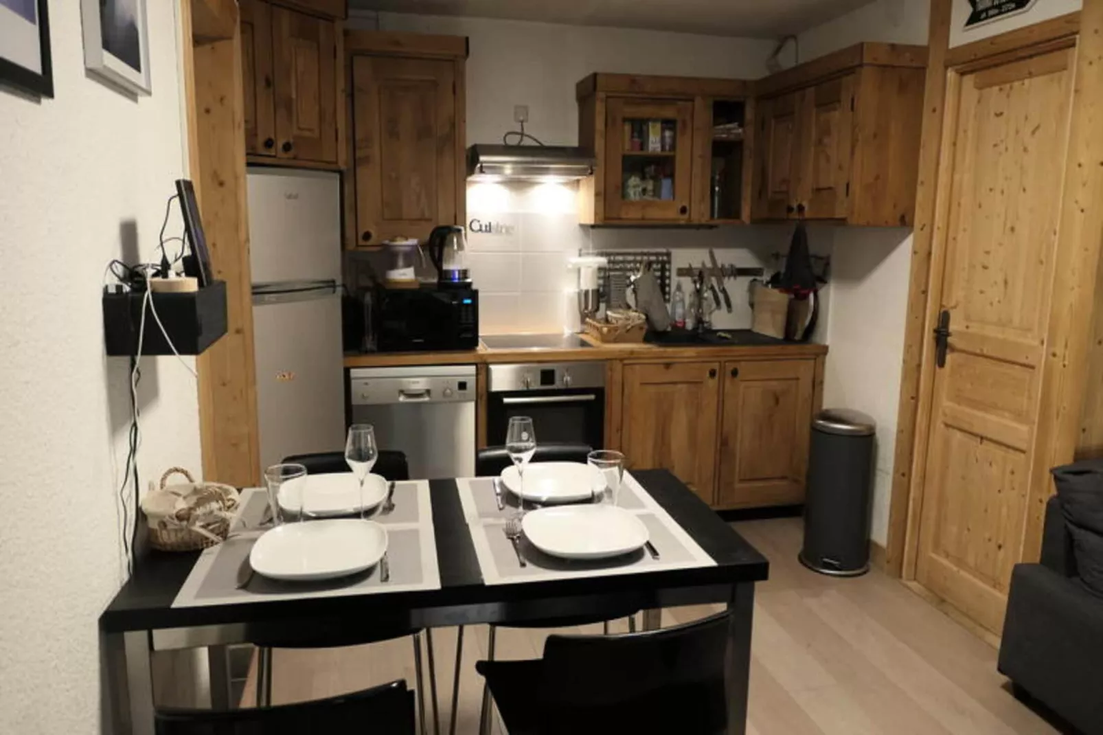 Les Chalet Du Soleil-Eetkamer