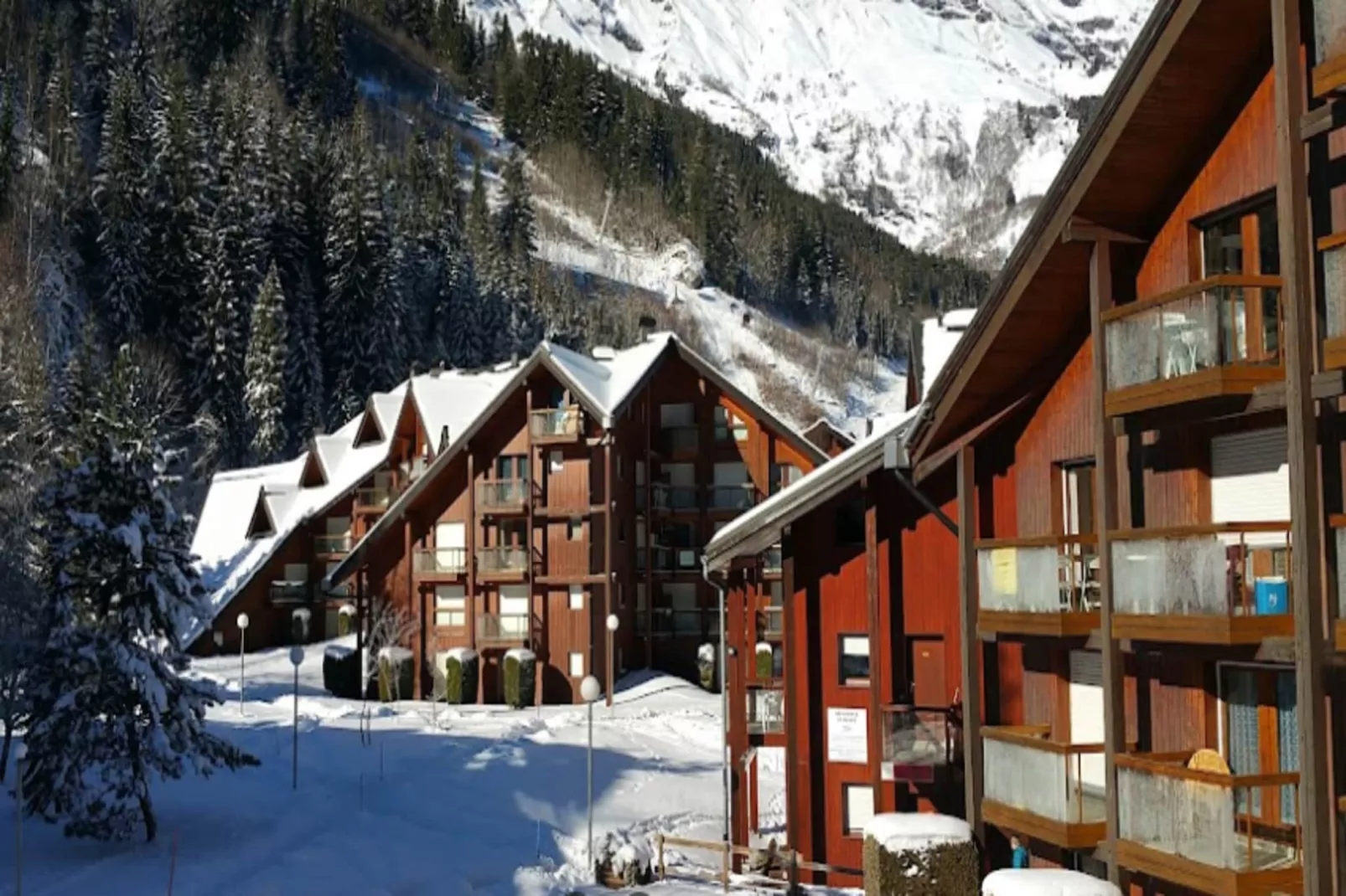 Résidence Combettes-Buitenkant zomer