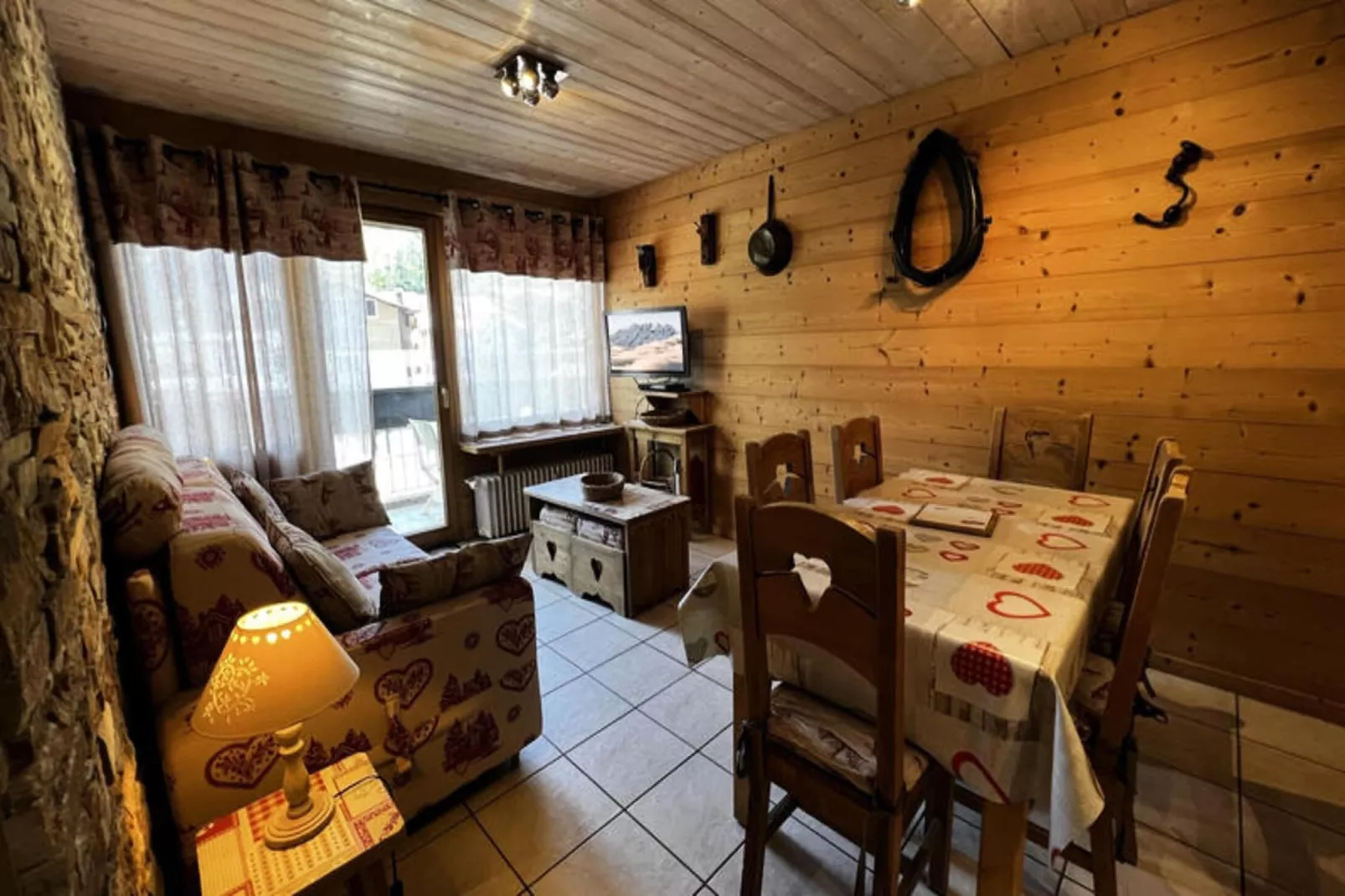 Appartements à La Clusaz-Eetkamer