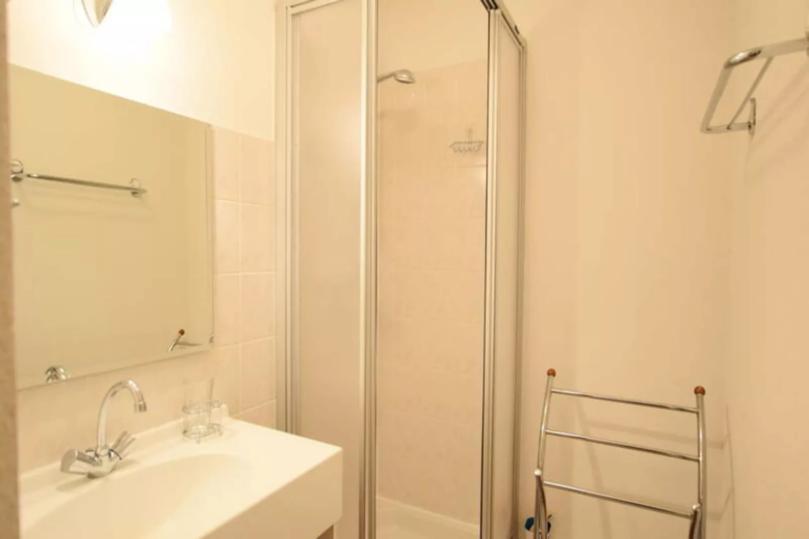 Résidence Jacinthes-Badkamer