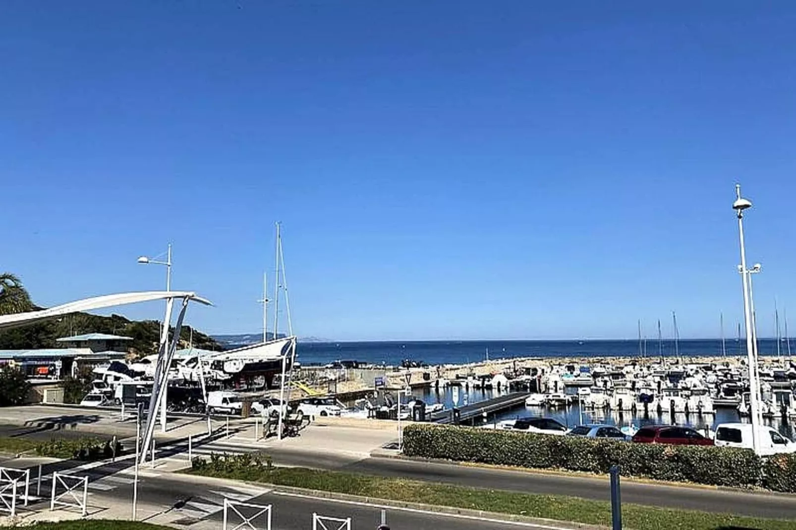 Résidence Port Helena Coudouliere-Eetkamer