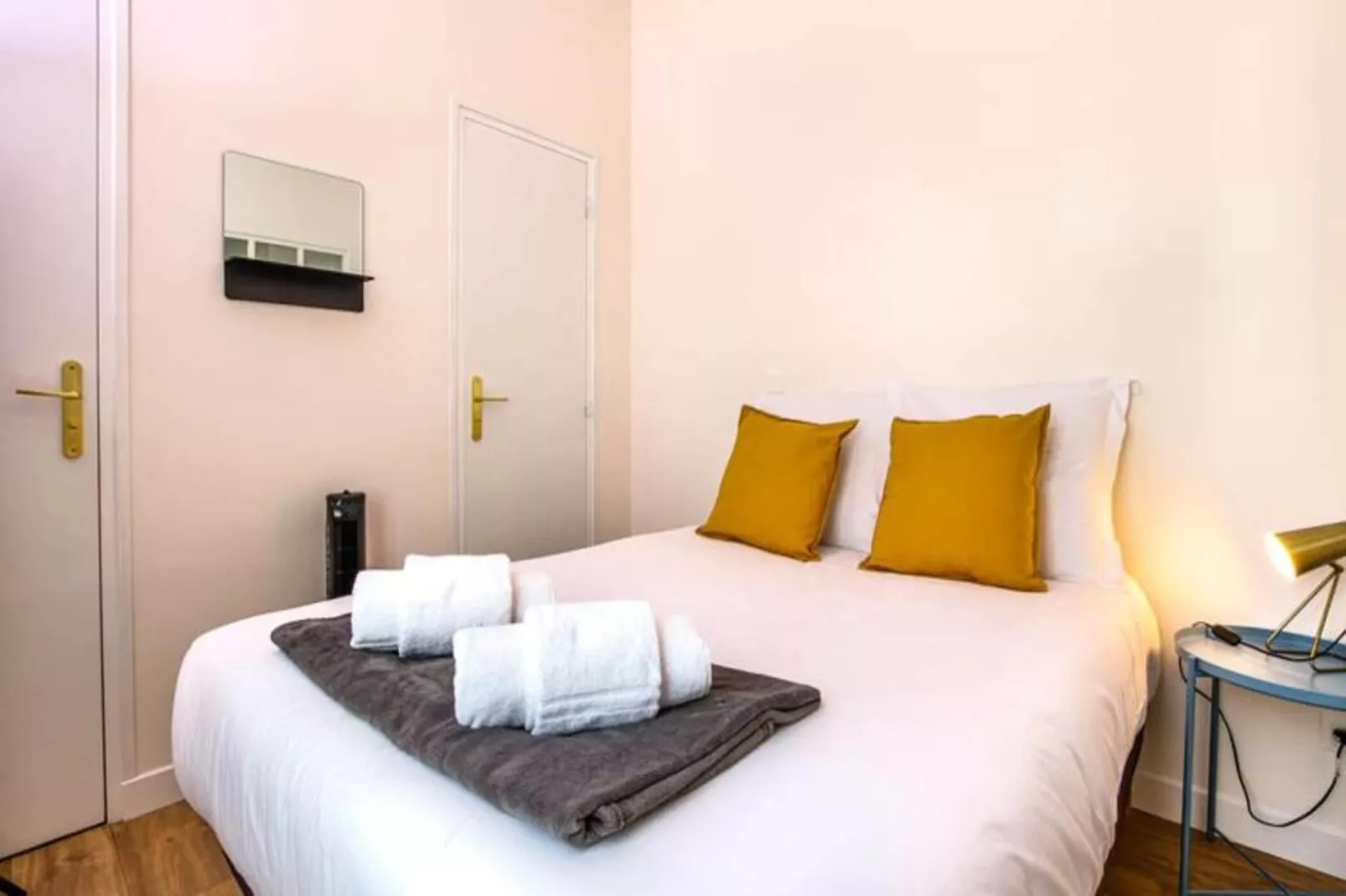 Bel Appartement Parfaitement R&eacute;nov&eacute; Pour 2, Face &agrave; La Gare Saint-jean-Slaapkamer