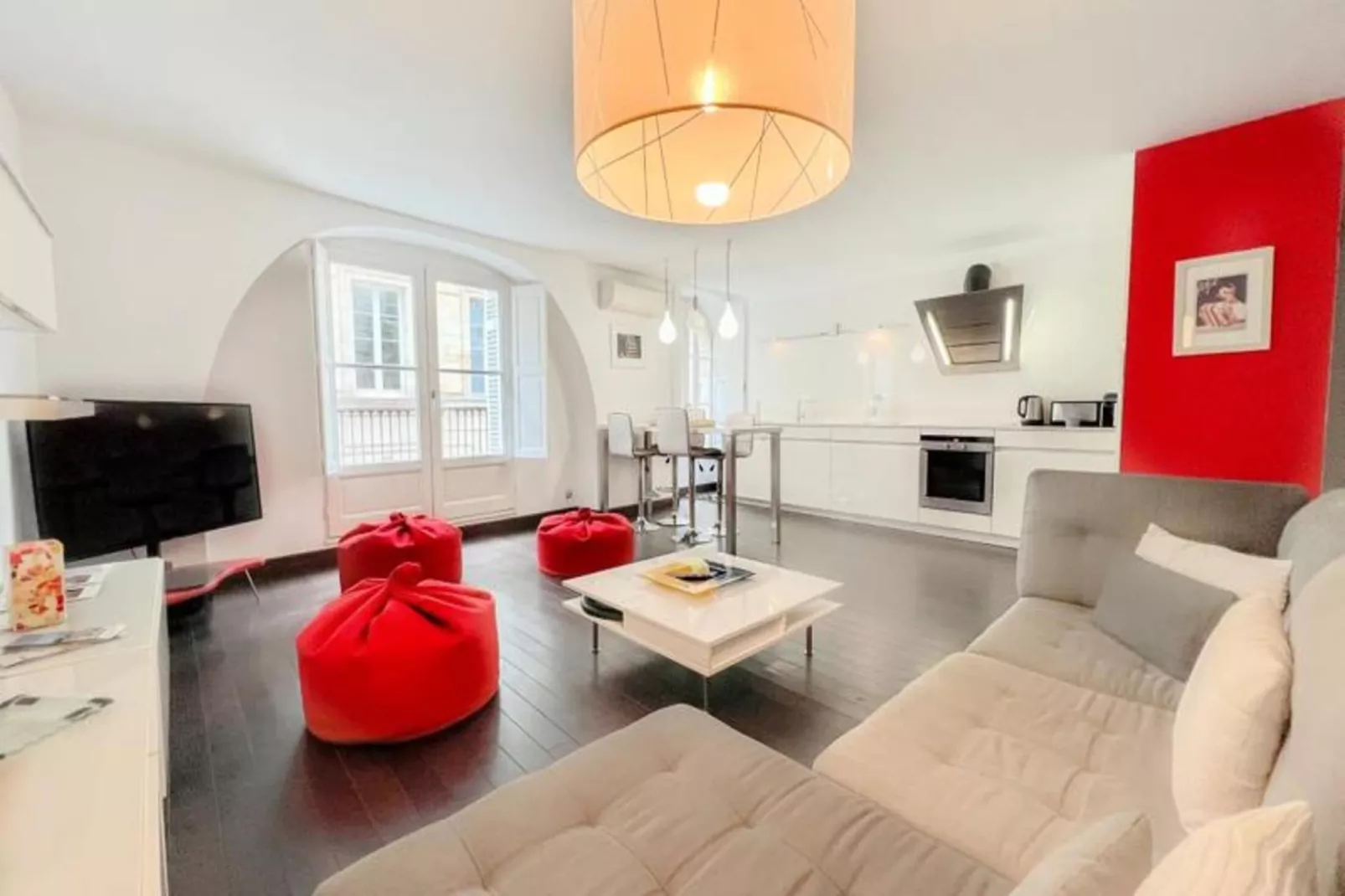 Appartement De Haut Standing Authentique Situ&eacute; Au Coeur Du Triangle D'or-Buitenkant zomer