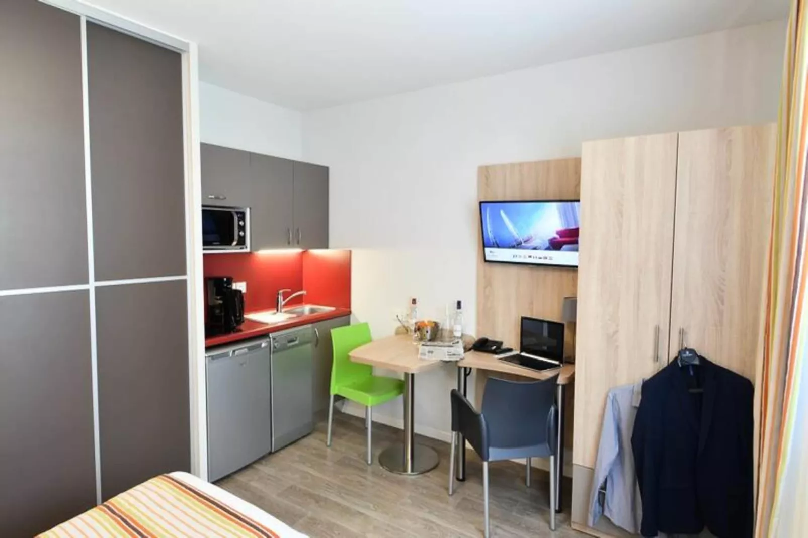 Appart'Hôtel Mer & Golf Bordeaux Bassins à Flot***-Buitenkant zomer