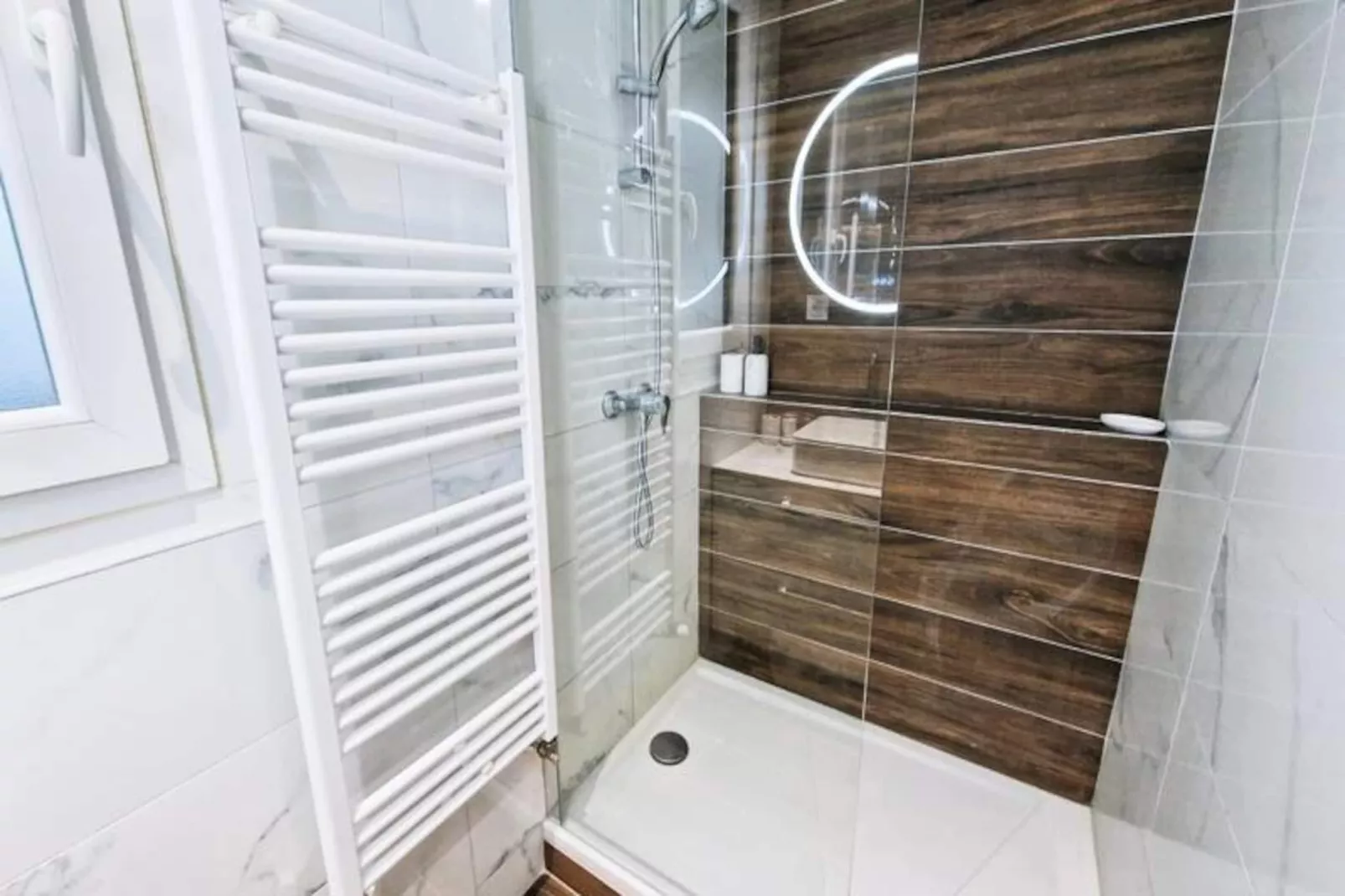 Le Monochrome De Majordome 🤍-Image-tags.