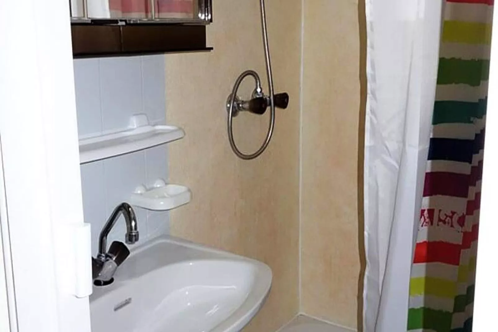 Résidence Menandiere-Badkamer