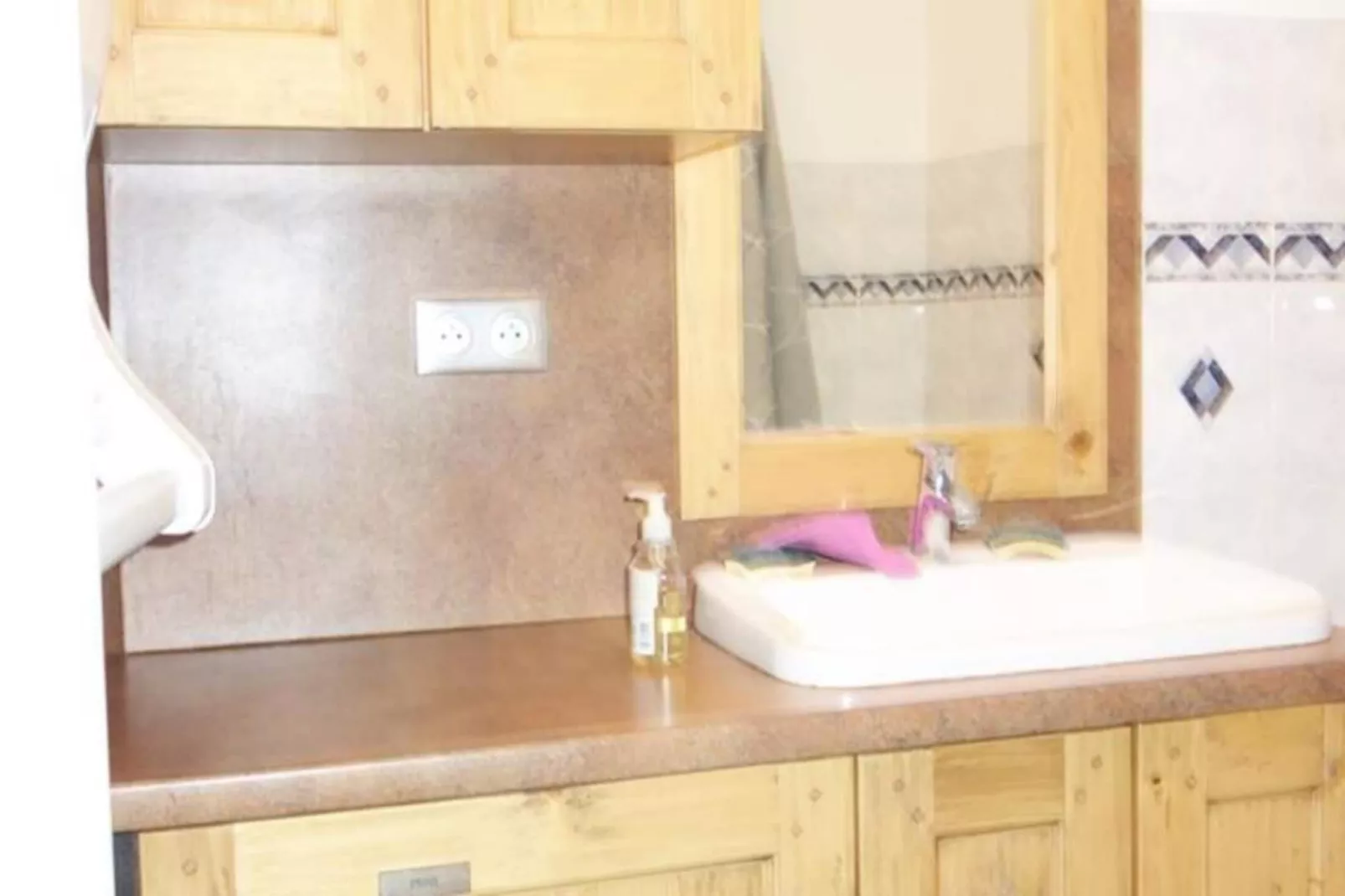 Résidence Obiou-Buitenkant zomer