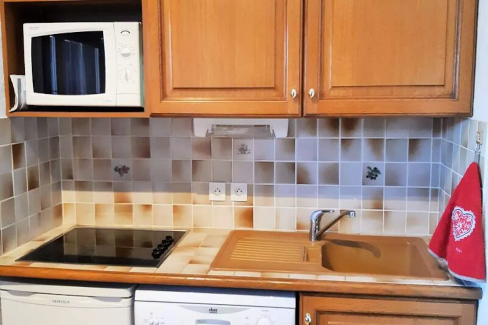 Chalet D'or D-Image-tags.