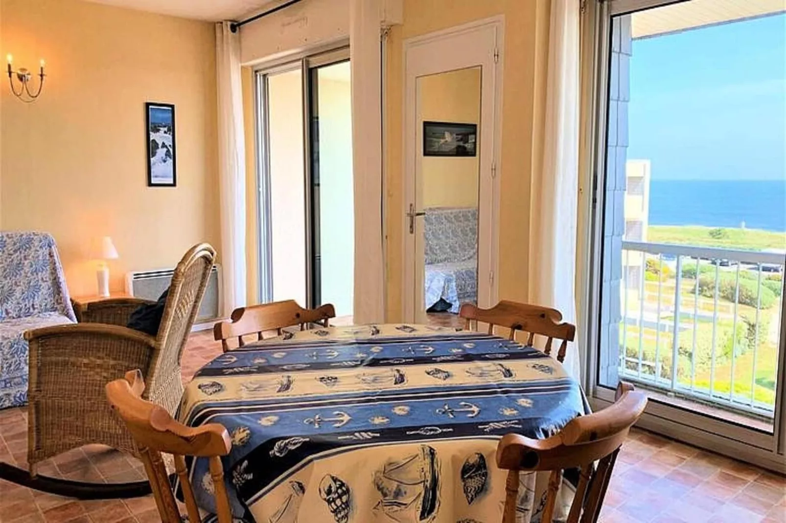 Résidence Les Birvideaux-Eetkamer