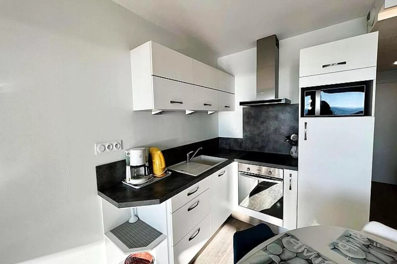 Résidence Dauphins-Keuken